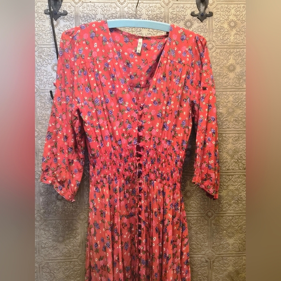 RAMBLING ROSE GOWN From the SPELL COLLECTIVE - Picture 4 of 10